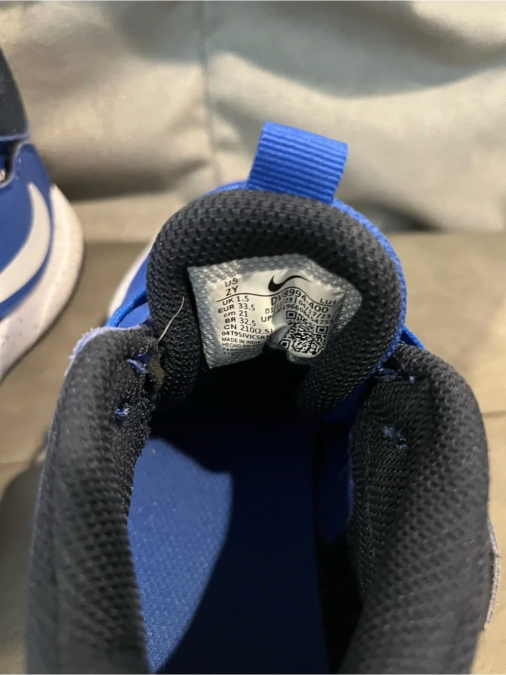 Nike Kids Unisex Blue and White Velcro Athletic Sneakers